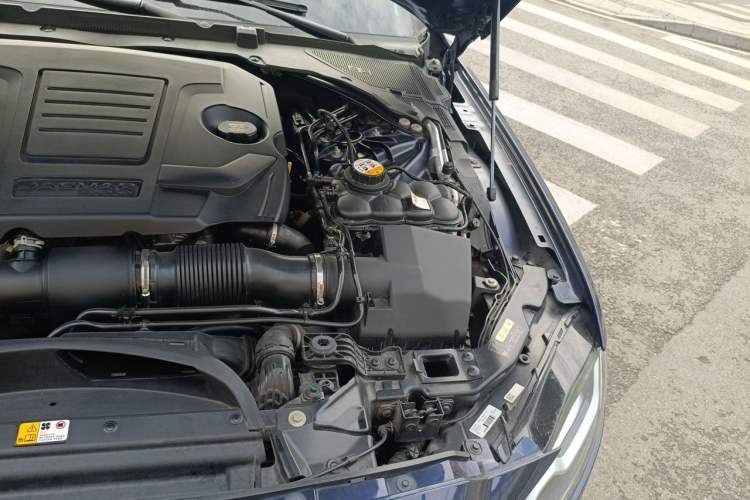 Used Jaguar XFL 2018 XFL 2.0T 250 PS Luxury Edition Engine Bay Left