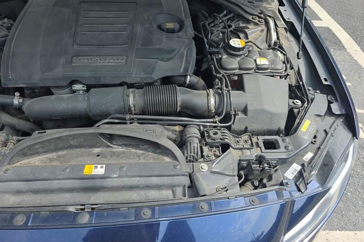 Used Jaguar XFL 2018 XFL 2.0T 250 PS Premium Edition Engine Bay Left