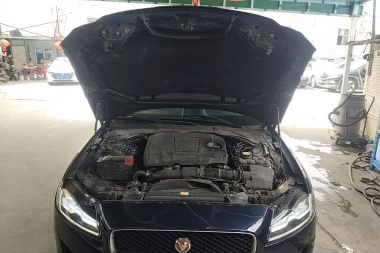 Used Jaguar XFL 2018 XFL 2.0T 250 PS Luxury Edition Engine Bay