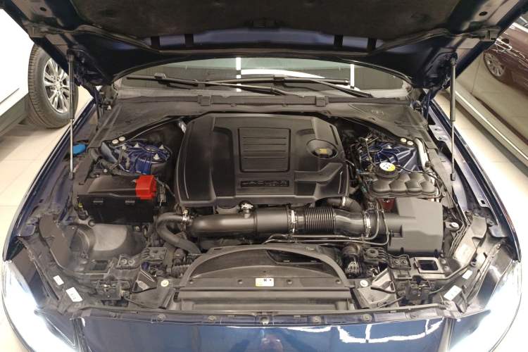Used Jaguar XFL 2018 XFL 2.0T 250 PS Luxury Edition Engine Bay