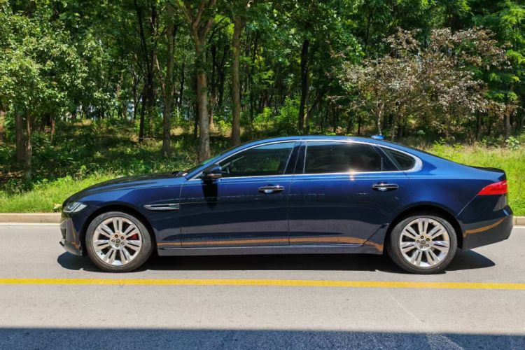 Used Jaguar XFL 2018 XFL 2.0T 250 PS Premium Edition Exterior 2