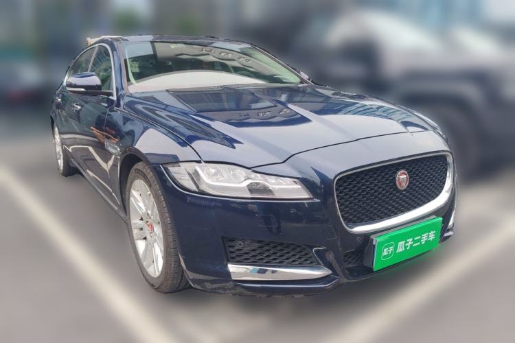Used Jaguar XFL 2018 XFL 2.0T 250 PS Luxury Edition Front Right 45 Deg