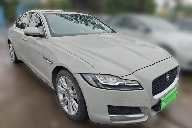 Used Jaguar XFL 2018 XFL 2.0T 250 PS Luxury Edition Front Right 45 Deg