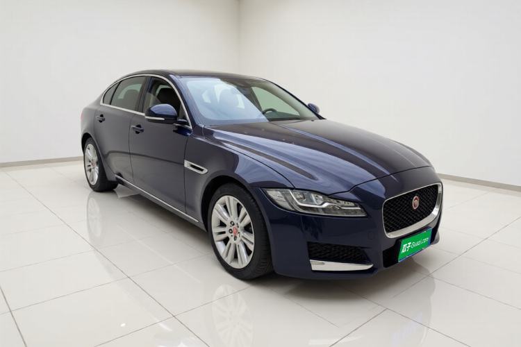 Used Jaguar XFL 2018 XFL 2.0T 250 PS Luxury Edition Front Right 45 Deg