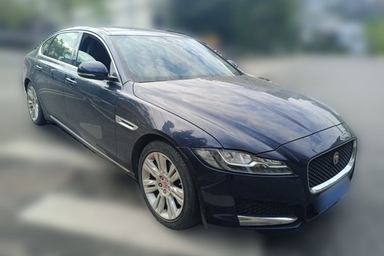 Used Jaguar XFL 2018 XFL 2.0T 250 PS Luxury Edition Front Right 45 Deg