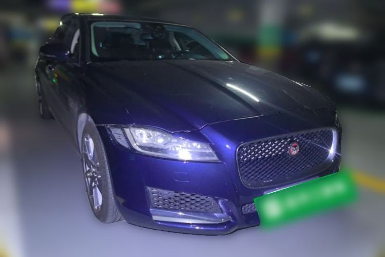 Used Jaguar XFL 2018 XFL 2.0T 250 PS Luxury Edition Front Right 45 Deg
