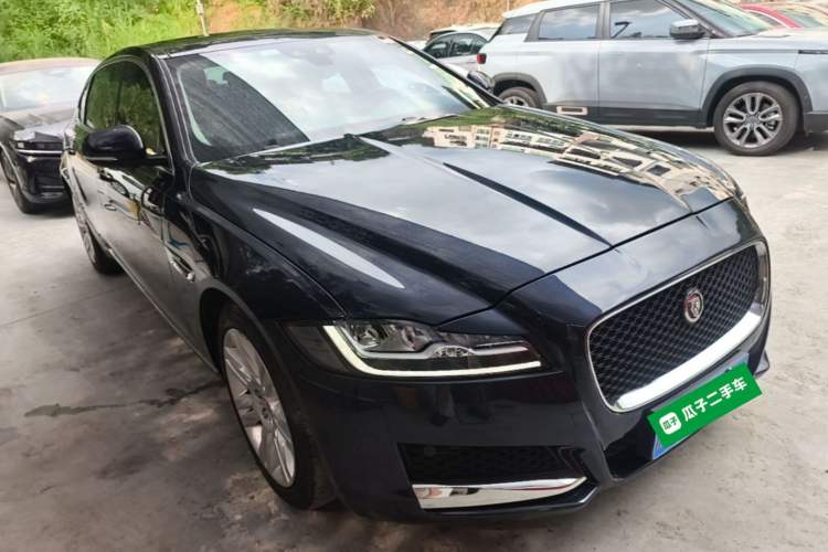 Used Jaguar XFL 2018 XFL 2.0T 250 PS Premium Edition Front Right 45 Deg