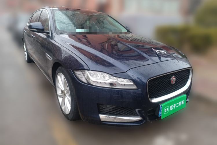 Used Jaguar XFL 2018 XFL 2.0T 250 PS Luxury Edition Front Right 45 Deg