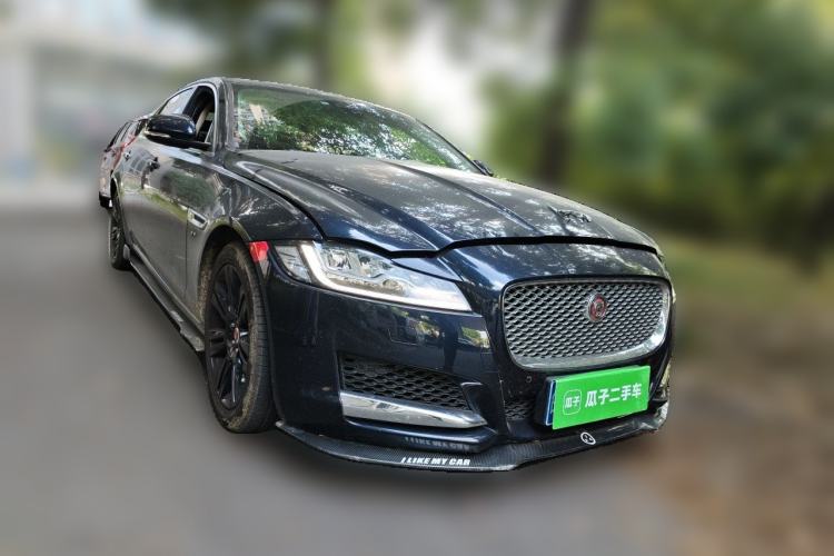 Used Jaguar XFL 2018 XFL 2.0T 250 PS Premium Edition Front Right 45 Deg