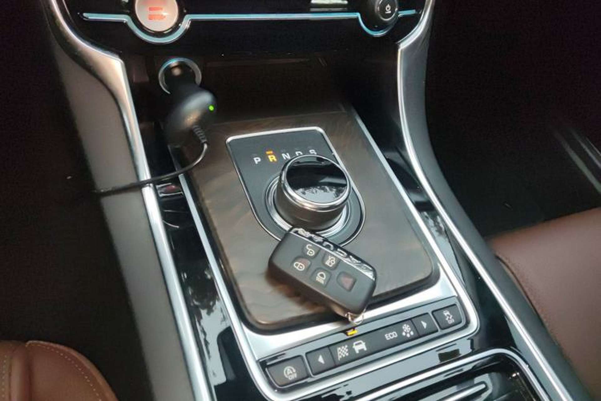 Used Jaguar XFL 2018 XFL 2.0T 250 PS Luxury Edition Gear Lever