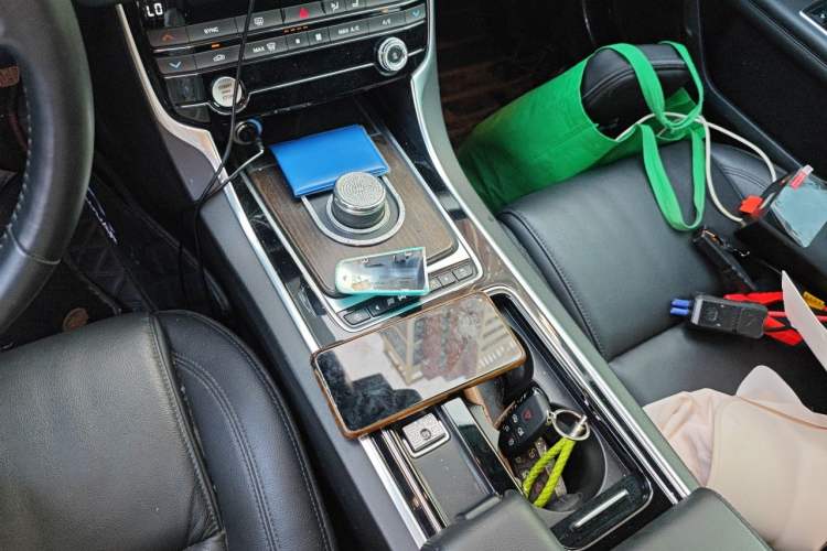 Used Jaguar XFL 2018 XFL 2.0T 200PS Elite Edition Gear Lever