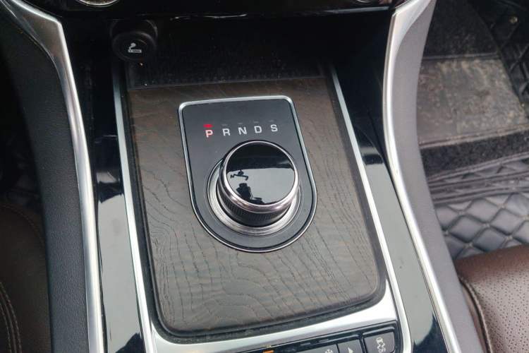 Used Jaguar XFL 2018 XFL 2.0T 250 PS Luxury Edition Gear Lever