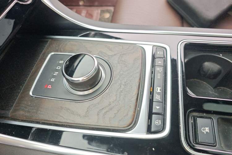 Used Jaguar XFL 2018 XFL 2.0T 250 PS Luxury Edition Gear Lever
