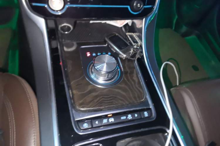 Used Jaguar XFL 2018 XFL 2.0T 250 PS Luxury Edition Gear Lever