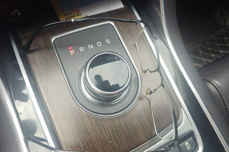 Used Jaguar XFL 2018 XFL 2.0T 200PS Elite Edition Gear Lever