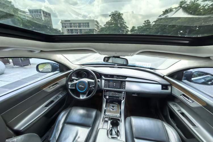 Used Jaguar XFL 2018 XFL 2.0T 200PS Elite Edition Headliner