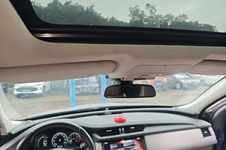Used Jaguar XFL 2018 XFL 2.0T 250 PS Luxury Edition Headliner