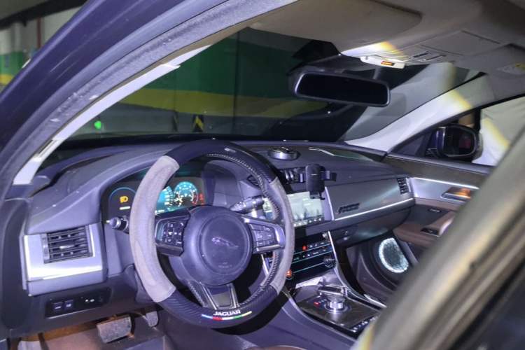 Used Jaguar XFL 2018 XFL 2.0T 250 PS Luxury Edition Headliner