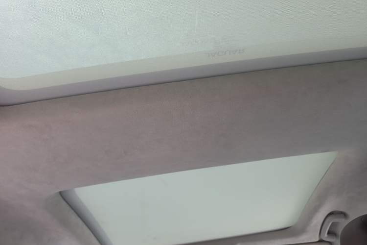 Used Jaguar XFL 2018 XFL 2.0T 250 PS Premium Edition Headliner