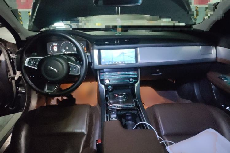 Used Jaguar XFL 2018 XFL 2.0T 250 PS Luxury Edition Interior 2