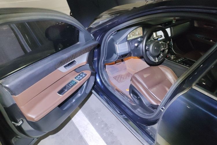 Used Jaguar XFL 2018 XFL 2.0T 250 PS Luxury Edition Interior 3