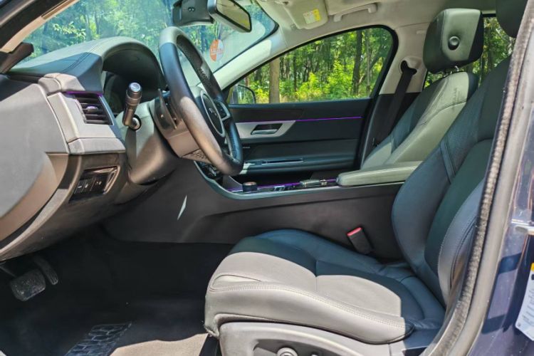 Used Jaguar XFL 2018 XFL 2.0T 250 PS Premium Edition Interior 5