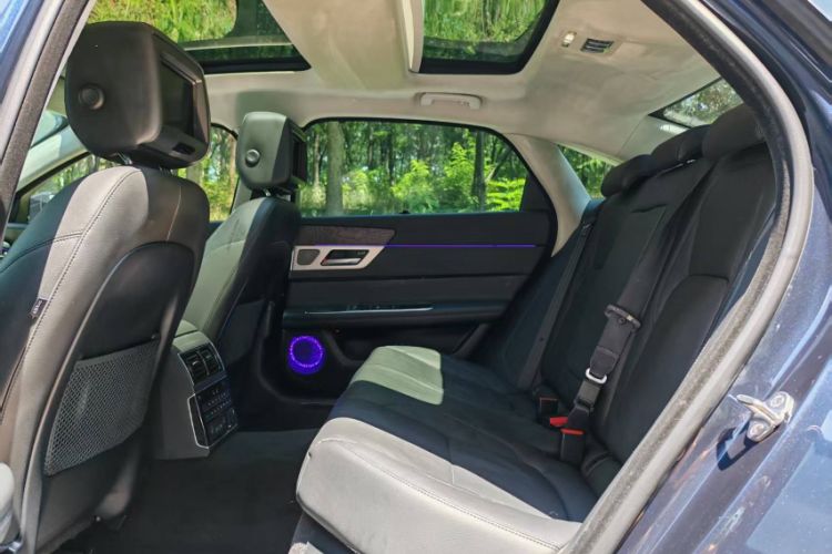 Used Jaguar XFL 2018 XFL 2.0T 250 PS Premium Edition Interior 6