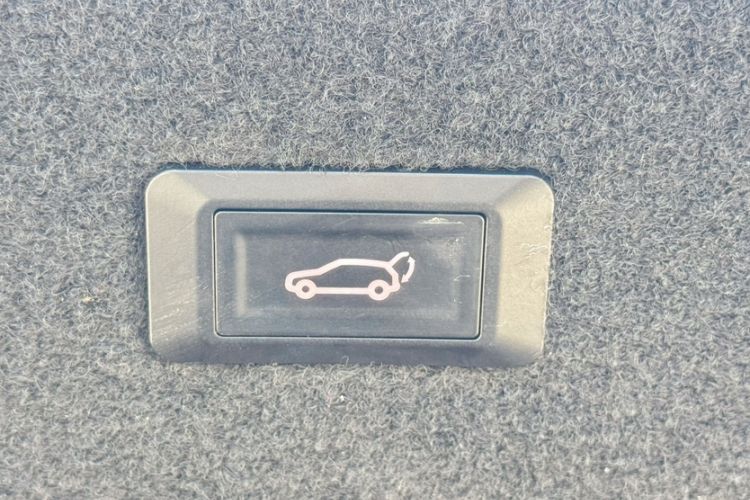 Used Jaguar XFL 2018 XFL 2.0T 250 PS Luxury Edition Interior 6