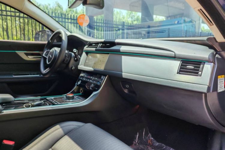 Used Jaguar XFL 2018 XFL 2.0T 250 PS Premium Edition Interior 7