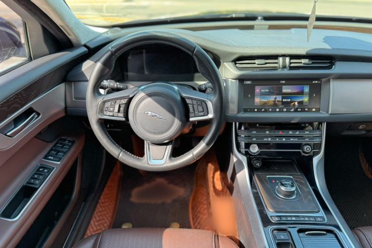Used Jaguar XFL 2018 XFL 2.0T 250 PS Luxury Edition Interior 7