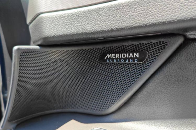 Used Jaguar XFL 2018 XFL 2.0T 250 PS Premium Edition Interior 9