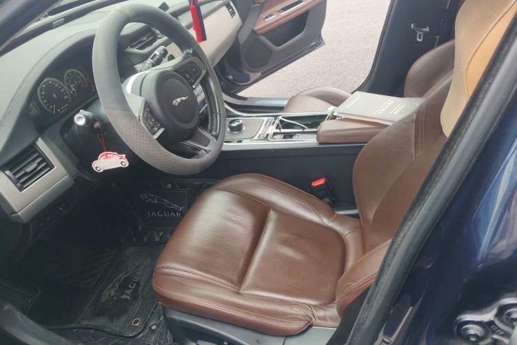 Used Jaguar XFL 2018 XFL 2.0T 250 PS Luxury Edition Left Front Seat