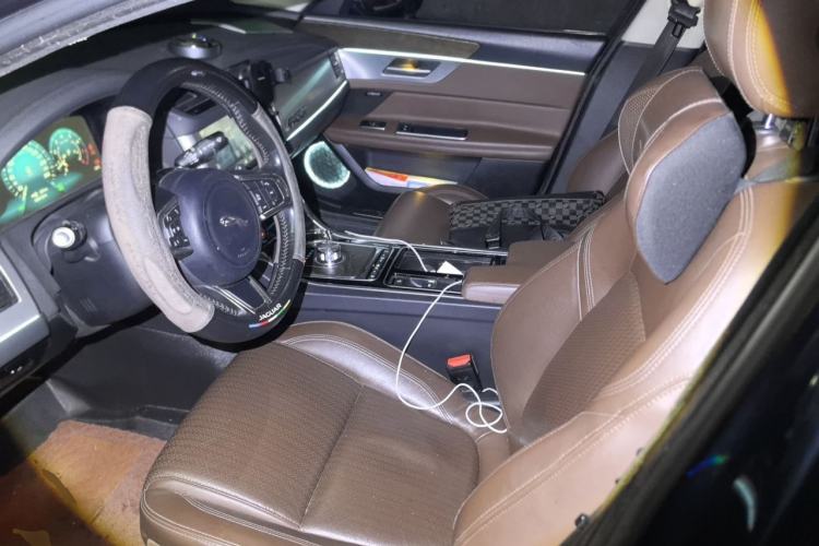 Used Jaguar XFL 2018 XFL 2.0T 250 PS Luxury Edition Left Front Seat