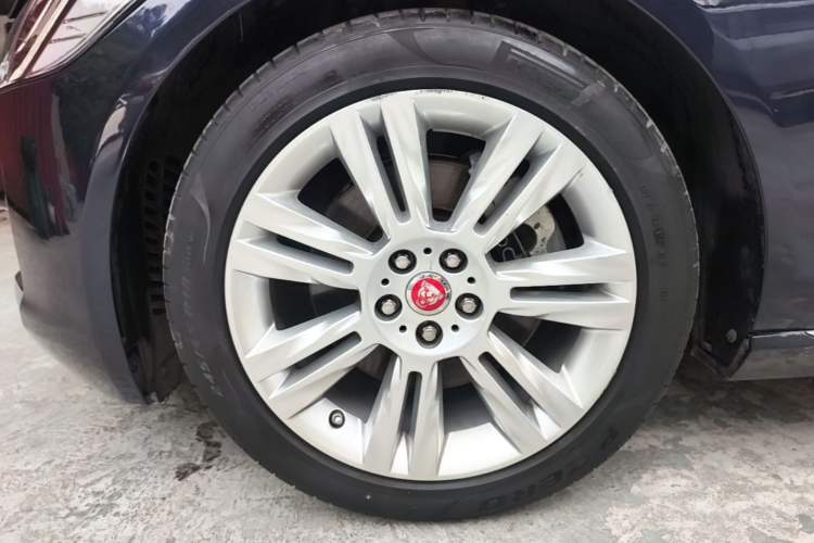 Used Jaguar XFL 2018 XFL 2.0T 250 PS Premium Edition Left Front Wheel Hub