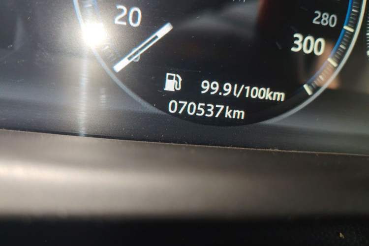 Used Jaguar XFL 2018 XFL 2.0T 250 PS Luxury Edition Odometer Close Up