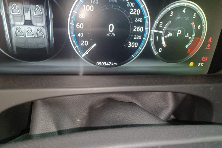 Used Jaguar XFL 2018 XFL 2.0T 250 PS Luxury Edition Odometer Close Up