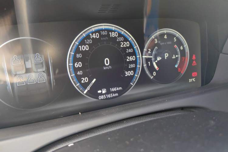 Used Jaguar XFL 2018 XFL 2.0T 250 PS Luxury Edition Odometer Close Up