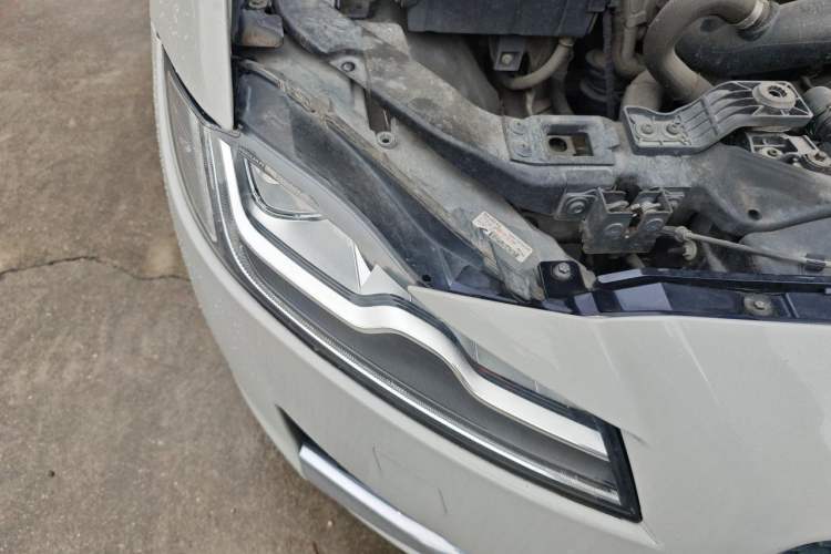 Used Jaguar XFL 2018 XFL 2.0T 250 PS Luxury Edition Right Front Headlight