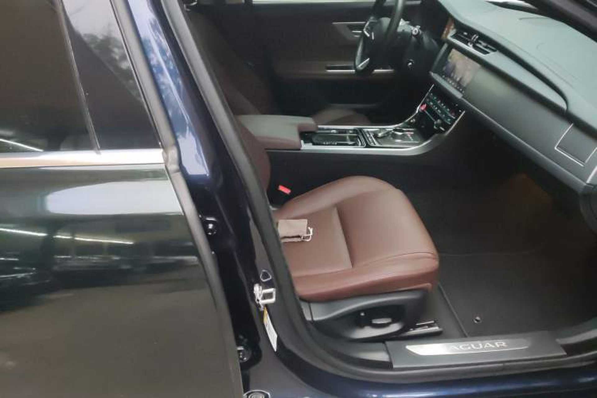 Used Jaguar XFL 2018 XFL 2.0T 250 PS Luxury Edition Right Front Seat