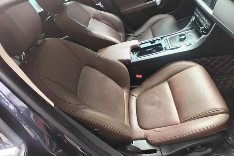 Used Jaguar XFL 2018 XFL 2.0T 250 PS Premium Edition Right Front Seat