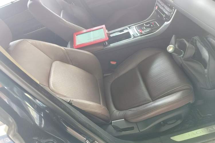 Used Jaguar XFL 2018 XFL 2.0T 250 PS Luxury Edition Right Front Seat