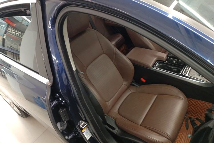 Used Jaguar XFL 2018 XFL 2.0T 250 PS Luxury Edition Right Front Seat