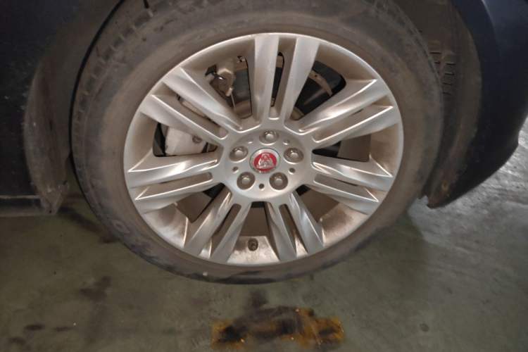 Used Jaguar XFL 2018 XFL 2.0T 250 PS Luxury Edition Right Front Wheel Hub