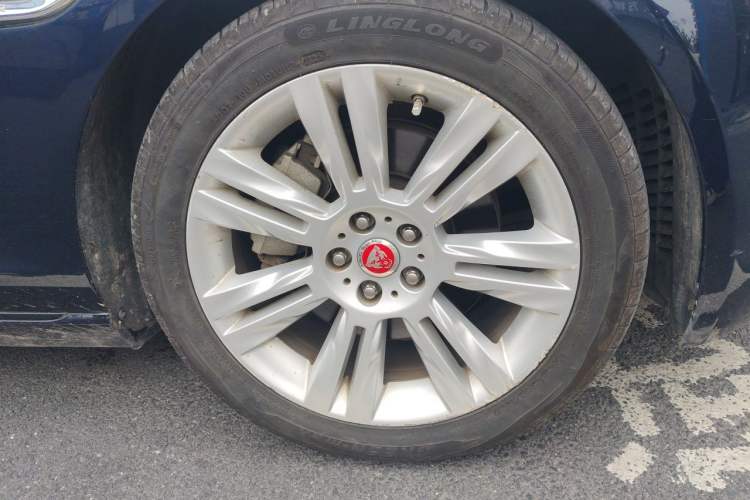 Used Jaguar XFL 2018 XFL 2.0T 250 PS Luxury Edition Right Front Wheel Hub
