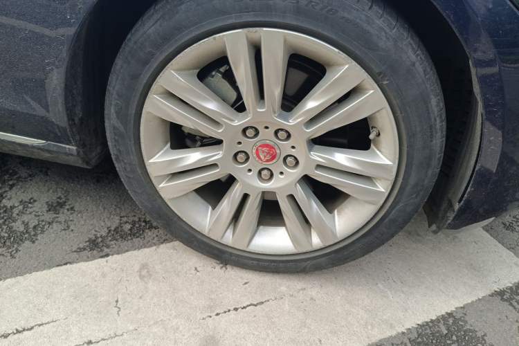 Used Jaguar XFL 2018 XFL 2.0T 250 PS Luxury Edition Right Front Wheel Hub