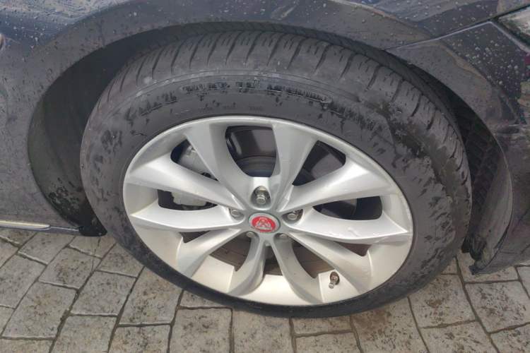 Used Jaguar XFL 2018 XFL 2.0T 250 PS Luxury Edition Right Front Wheel Hub