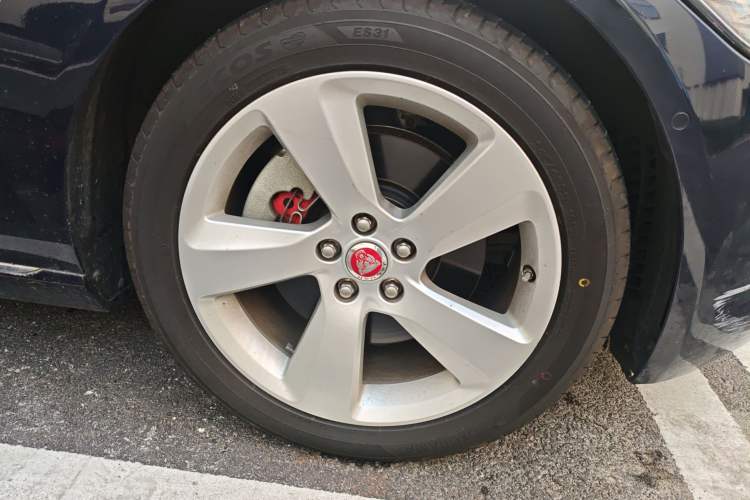 Used Jaguar XFL 2018 XFL 2.0T 200PS Elite Edition Right Front Wheel Hub