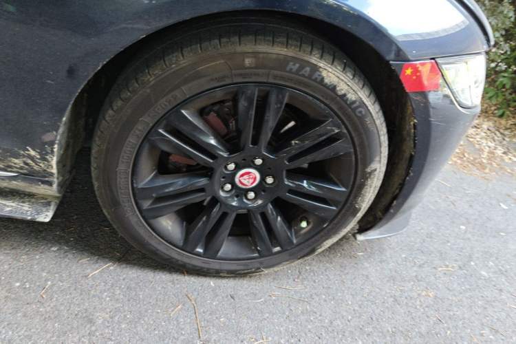 Used Jaguar XFL 2018 XFL 2.0T 250 PS Premium Edition Right Front Wheel Hub