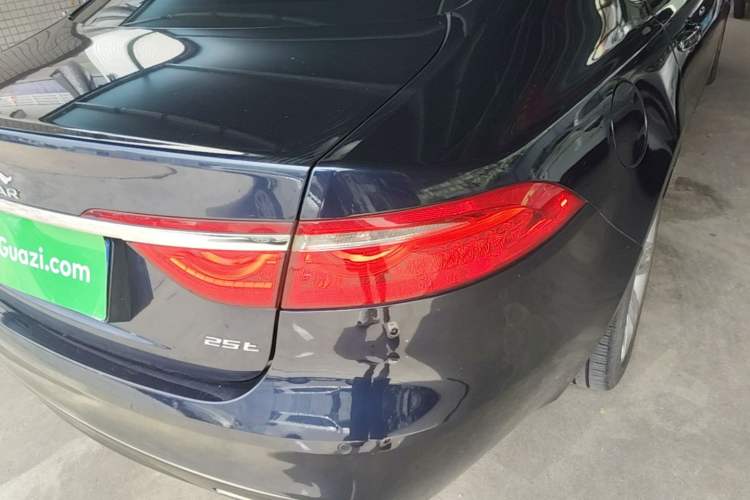 Used Jaguar XFL 2018 XFL 2.0T 250 PS Luxury Edition Right Rear Taillight