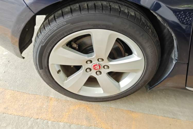 Used Jaguar XFL 2018 XFL 2.0T 200PS Elite Edition Right Rear Wheel Hub